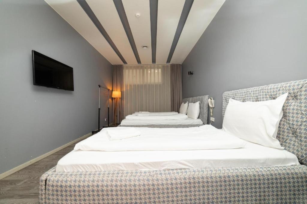 Hotel Gloria Ks Πρίστινα Εξωτερικό φωτογραφία