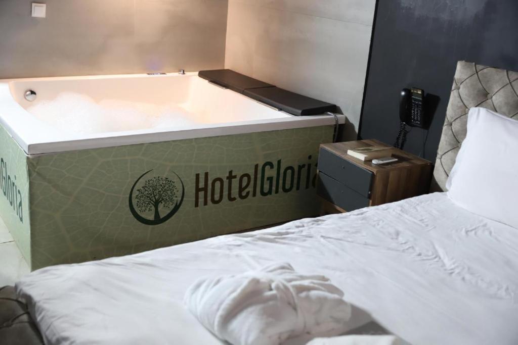 Hotel Gloria Ks Πρίστινα Εξωτερικό φωτογραφία