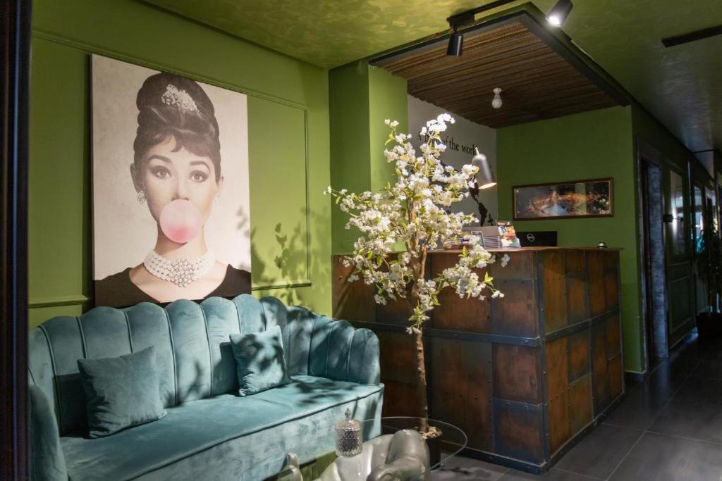 Hotel Gloria Ks Πρίστινα Εξωτερικό φωτογραφία